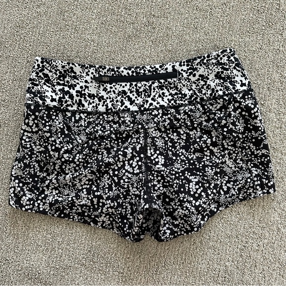 Lululemon Run Times Short II 4” Size 4 - Picture 1 of 8